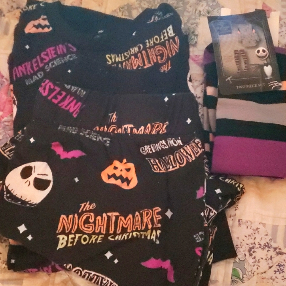 Jack skeleton Disney capri and long shirt small but they run big includes socks!